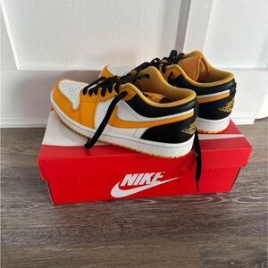 Men’s Air Jordan university gold and white shoes! These are men’s size 8.